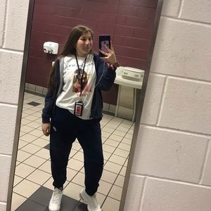 Meet your Posher, Lenora